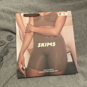 Skims Seamless Sculpt High Waist Above the Knee Short Clay